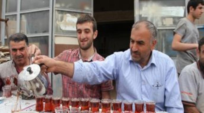 10 Yıldır &Ccedil;ay Geleneğini S&uuml;rd&uuml;r&uuml;yorlar