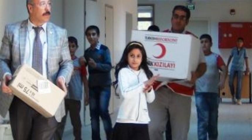 T&uuml;rk Kızılay Erciş Şubesi Minik &Ouml;ğrencileri Unutmadı