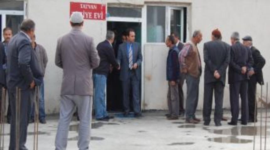 Tatvan Kaymakamı Taziye Evlerini Gezdi