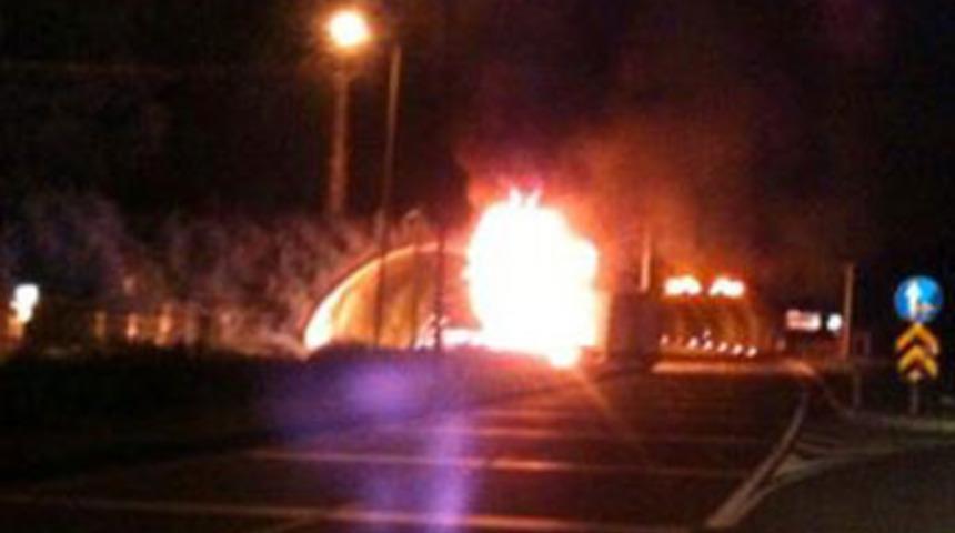 Rize'de TIR alev alev yandı