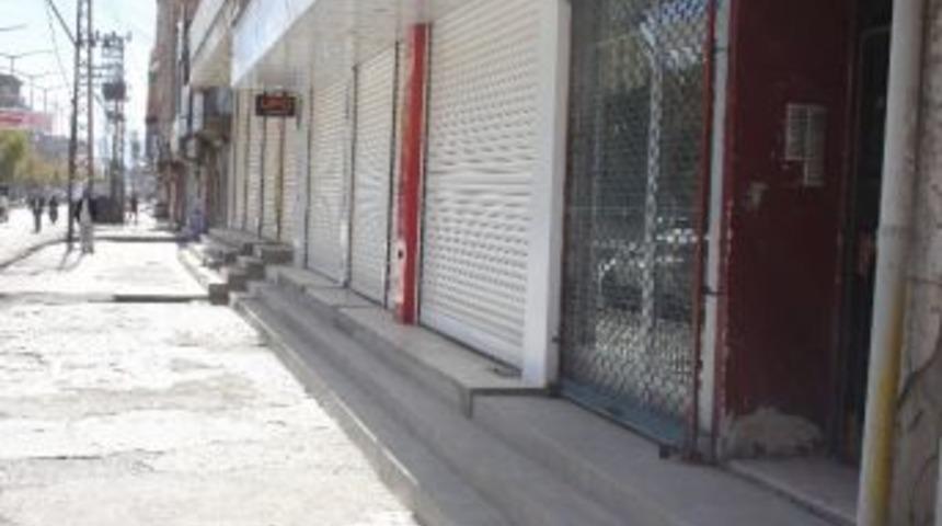 Y&uuml;ksekova&rsquo;da Kepenkler A&ccedil;ılmadı