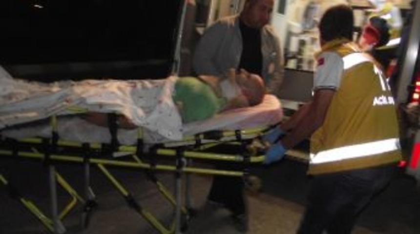 Başıboş At Motosikletliye &Ccedil;arptı