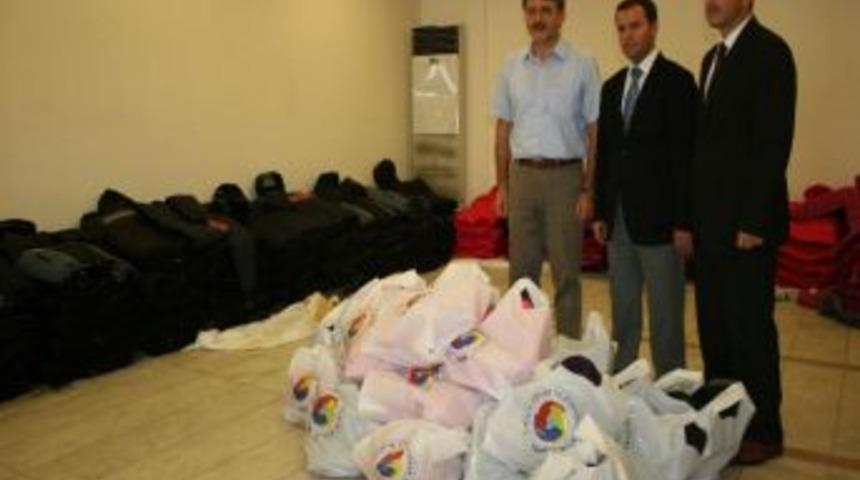 &Uuml;nye Ticaret Borsası&rsquo;dan Giysi Yardımı