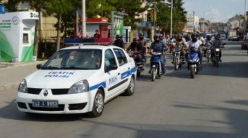 Kadınhanı Polisinden Motosiklet Sürücülerine Kask