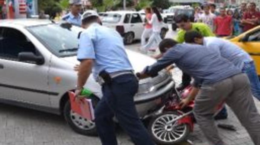 Elektrikli Bisiklet Otomobilin Altında Kaldı