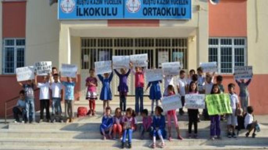 &Ouml;ğretmen Sevgisi &Ouml;ğrencilere Eylem Yaptırdı