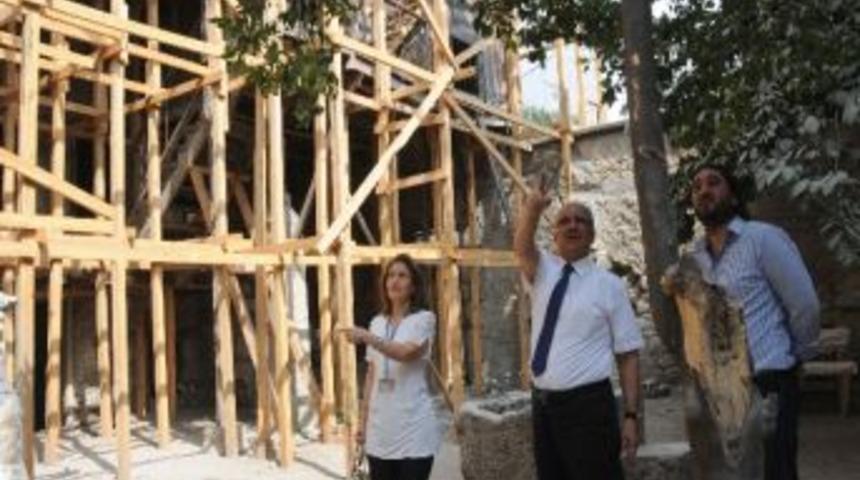 Tarsus Belediyesi Sungurlar Konağını Restore Ediyor