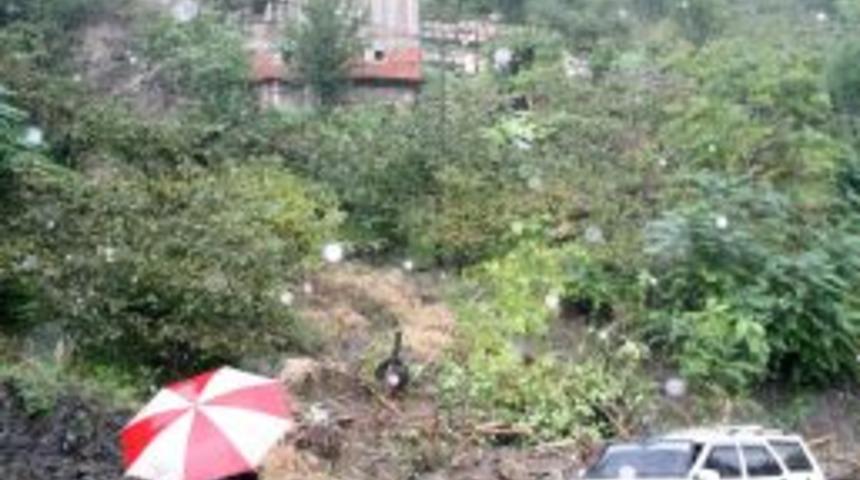 Sağanak Yağış Sele Neden Oldu, Okullar Tatil Edildi