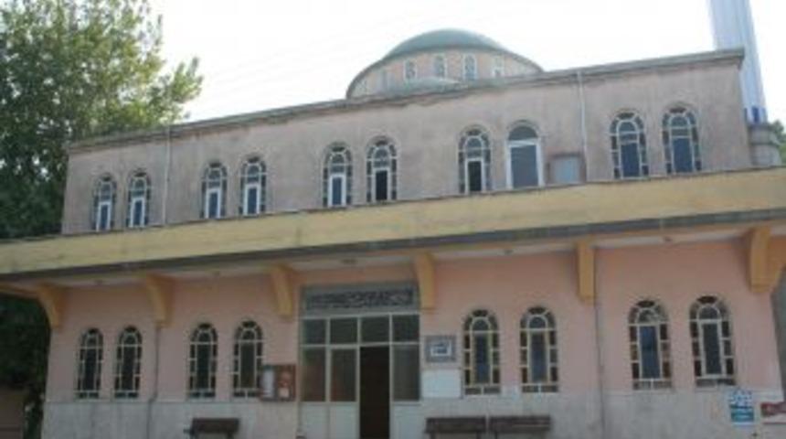 Camiye Tabure Sandalyeden Sonra Koltuk Da Koydular