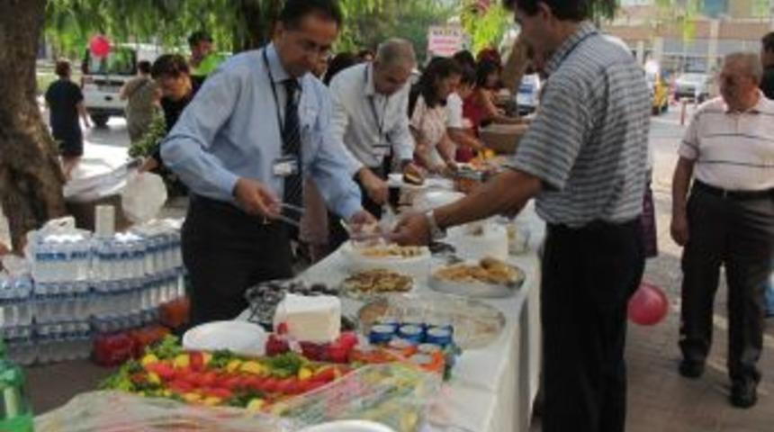 Hastane &Ccedil;alışanları Hasta &Ccedil;ocuklar I&ccedil;in Kermes D&uuml;zenledi