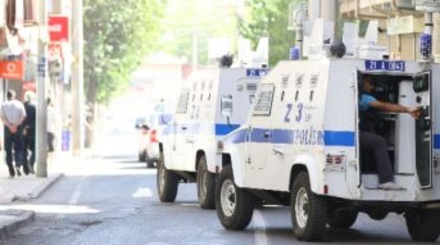 Diyarbakır&rsquo;da 40 Adet Ses Bombası Ele Ge&ccedil;irildi