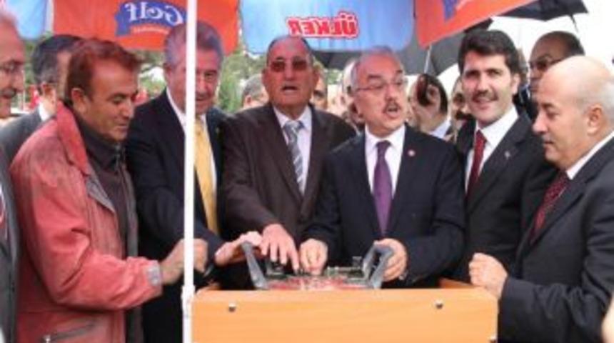 Hayırsever Işadamı Erzincan'da 16 Derslikli Okul Yaptıracak