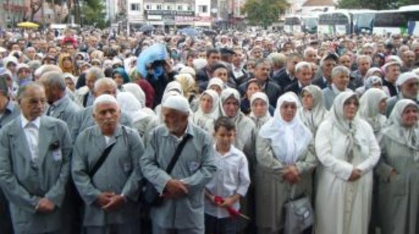 Hacı Adayları, Dua Ve İlahilerle Uğurlandı
