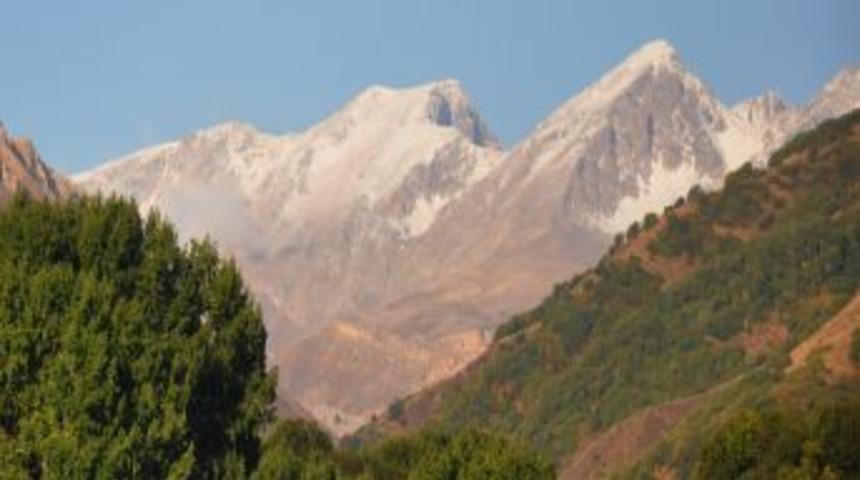 Tunceli'nin Dağlarına Yılın Ilk Karı Yağdı