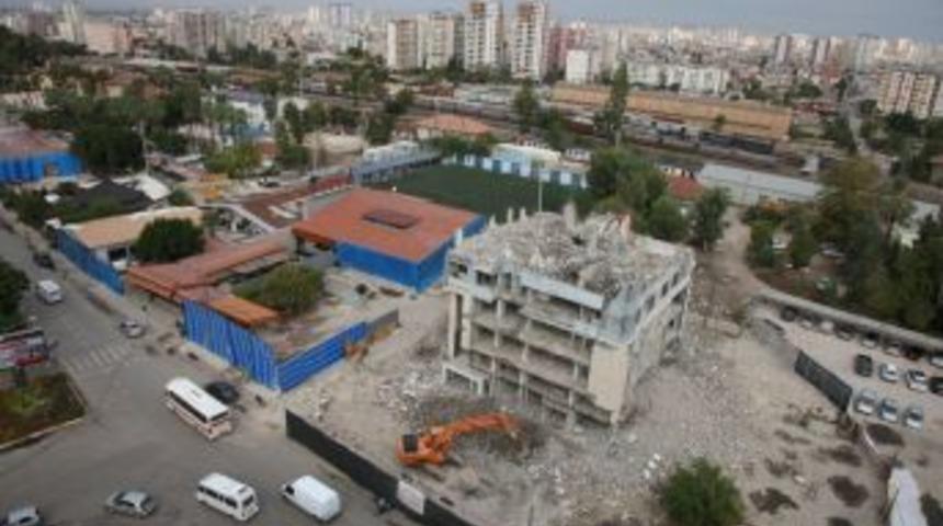 Demirspor binası yıkılıyor