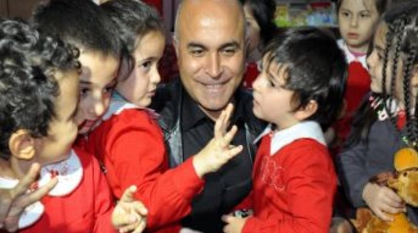 Anaokulunda Oyuncak Ve Eğitim Seti Dağıtımı