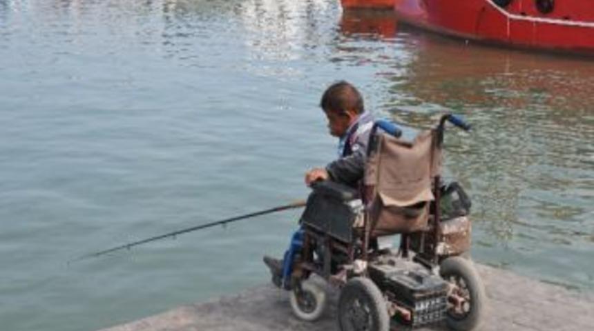 Bedensel Engelinin Balık Tutma Keyfi