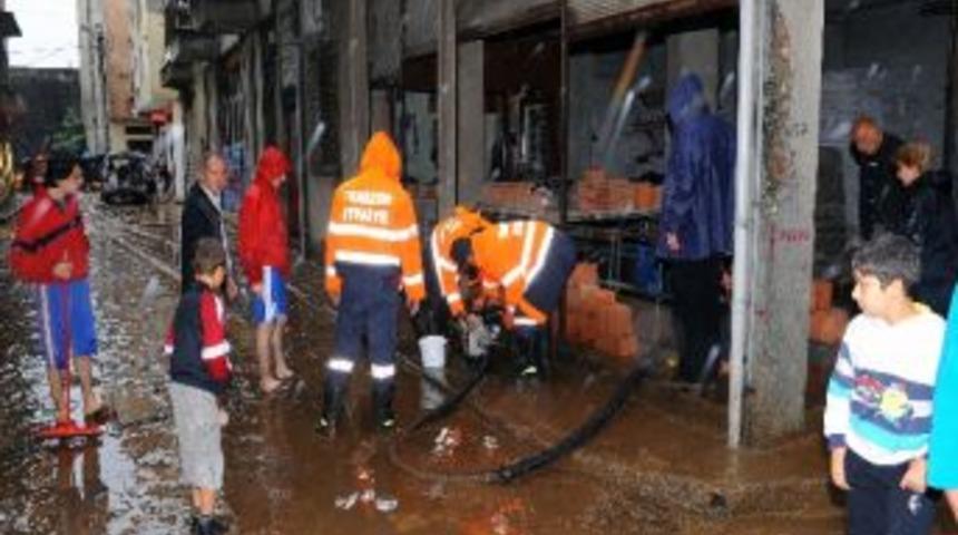 Trabzon Belediyesi Beşikd&uuml;z&uuml; İl&ccedil;esine Yardıma Koştu