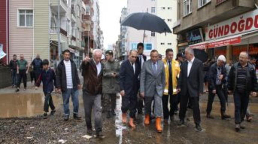 Vali Kızılcık: Su Baskınlarında Can Kaybı Olmamasına Sevindik