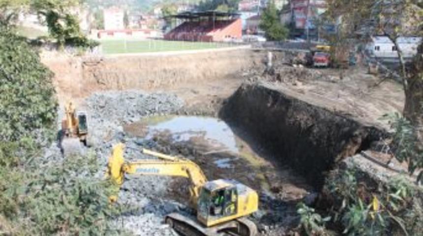 Ereğli'de Yapılacak Alışveriş Merkezi I&ccedil;in Kazı &Ccedil;alışmaları S&uuml;r&uuml;yor