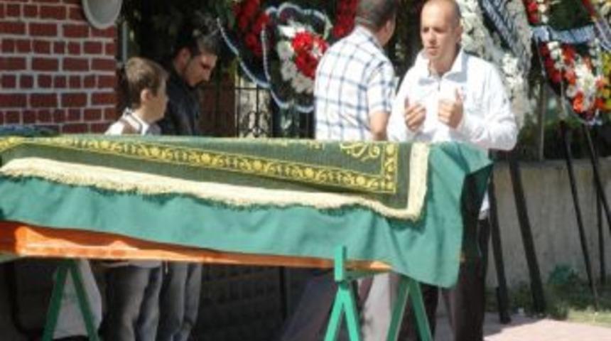 Saklamba&ccedil; Oynarken &Ouml;len 3 Yaşındaki Ece'ye Hazin T&ouml;ren