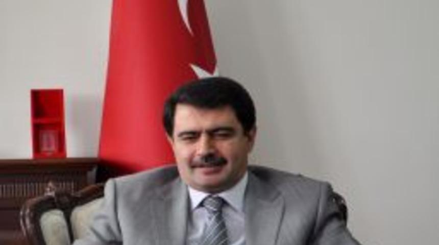 Vali Şahin: Gen&ccedil;lere &Ouml;ncelikle Insan Sevgisini Vermeliyiz