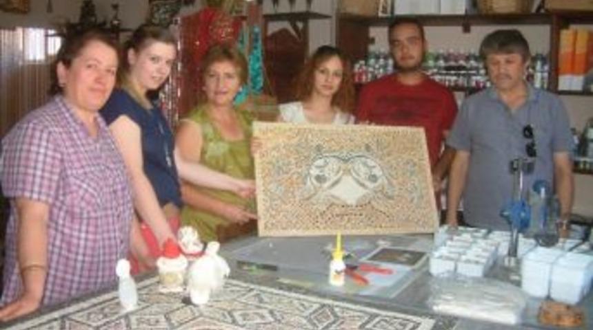 Mozaik Taşlardan Resim Sanatını Gen&ccedil;lere &Ouml;ğretiyor