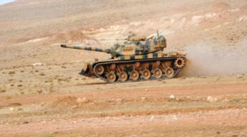 Sınırda Topların Namluları Suriye'ye &Ccedil;evrili