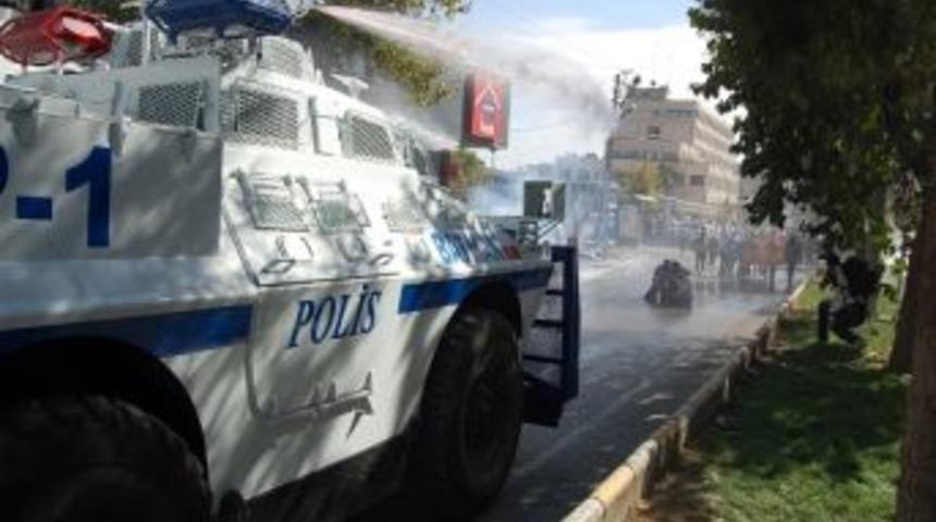 İzinsiz Y&uuml;r&uuml;mek İsteyen Bdp'lilere Polis M&uuml;dahalesi