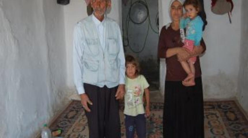 Yıkılma Tehlikesi Altında Bulunan Evde Yaşayan Aile Yardım Bekliyor