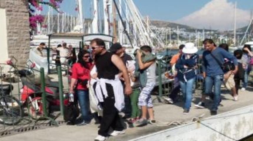 Bodrum&rsquo;da Turist Kılığında 34 M&uuml;lteci Yakalandı