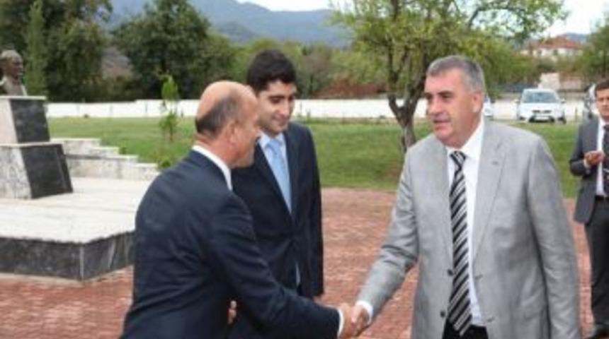 Karap&uuml;r&ccedil;ek&rsquo;te Y&uuml;zler G&uuml;l&uuml;yor