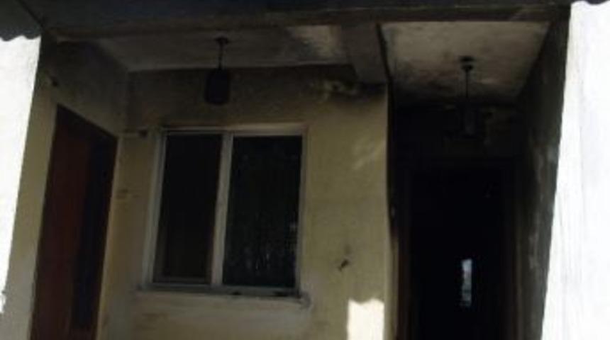 Alevlerin Arasında Kalan Engelli Genci Annesi Kurtardı