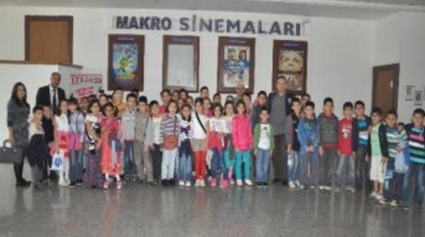 Minik &Ouml;ğrencilerin Sinema Keyfi