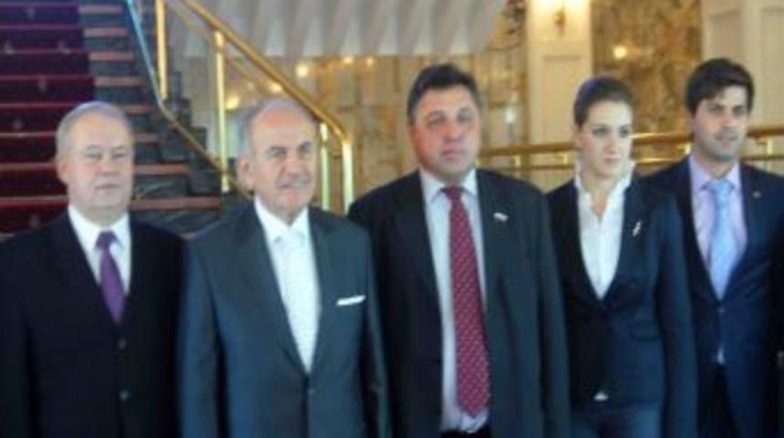 Başkan Topbaş: Fikirtepe'deki Uyuşmazlıklara Bakanlık M&uuml;dahil Olacak