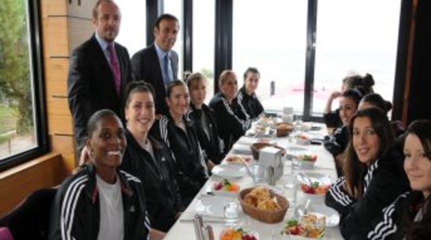 Canik Belediyespor Kadın Basketbol Takımı Kamuoyuna Tanıtıldı