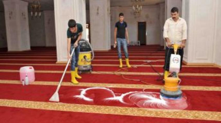 Mardin Belediyesi, Camii, Vakıf Ve &Ouml;ğrenci Yurtlarını Temizliyor