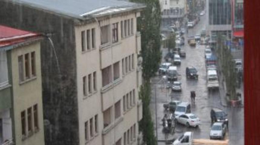 Kars&rsquo;ta Yağmur Etkili Oluyor