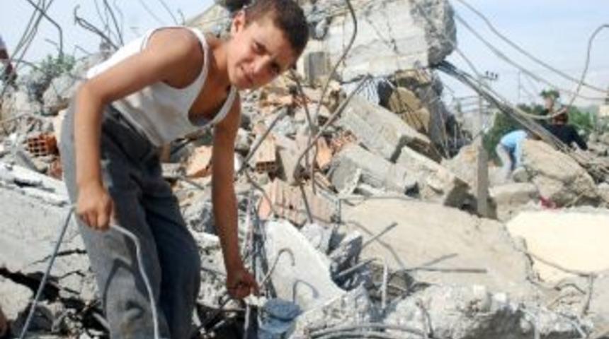 Molozlar Arasında Ekmek M&uuml;cadelesi