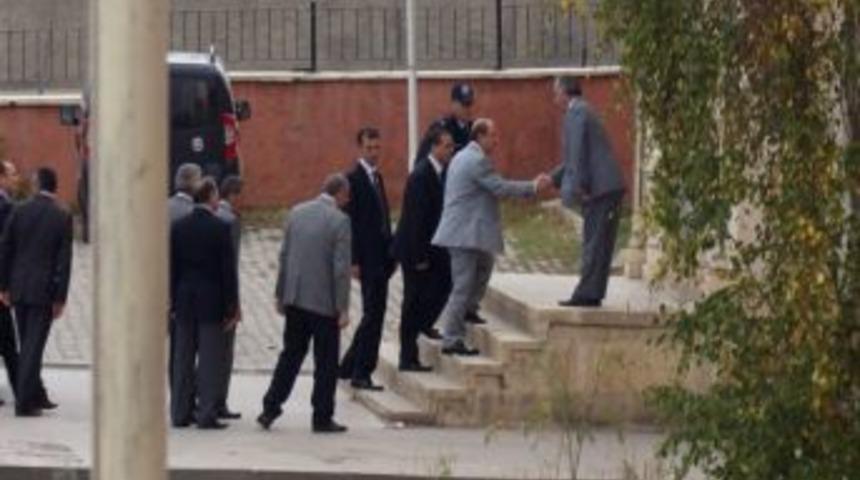 Vali Sebahattin &Ouml;zt&uuml;rk, &Ccedil;at İl&ccedil;esinde İncelemelerde Bulundu