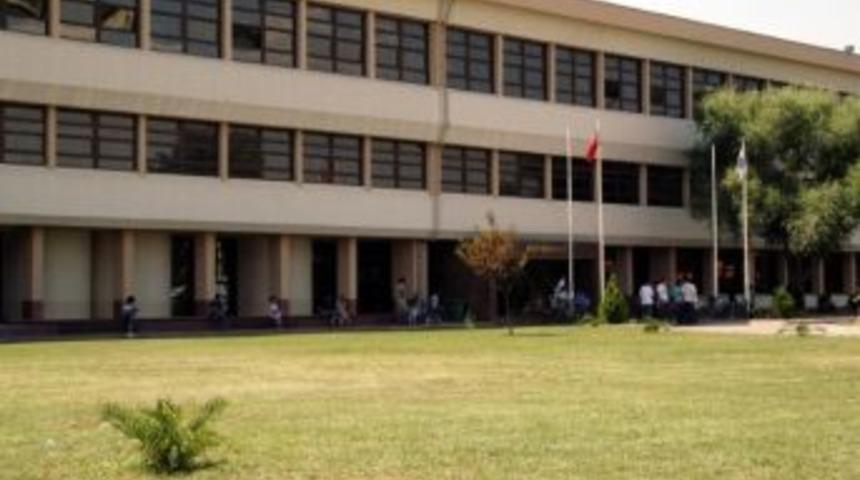 İzmir&rsquo;de Korkutan Pankart