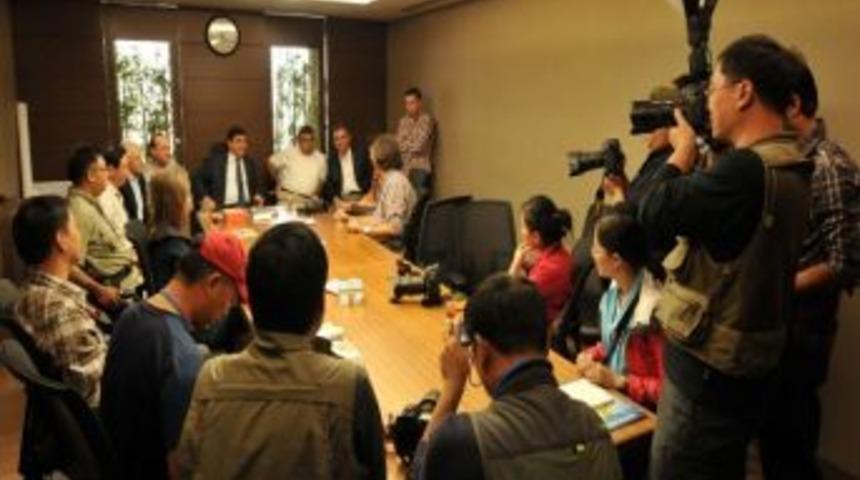 &Ccedil;in&rsquo;li Fotoğraf&ccedil;ılardan Başkan Fadıloğlu&rsquo;na Ziyaret