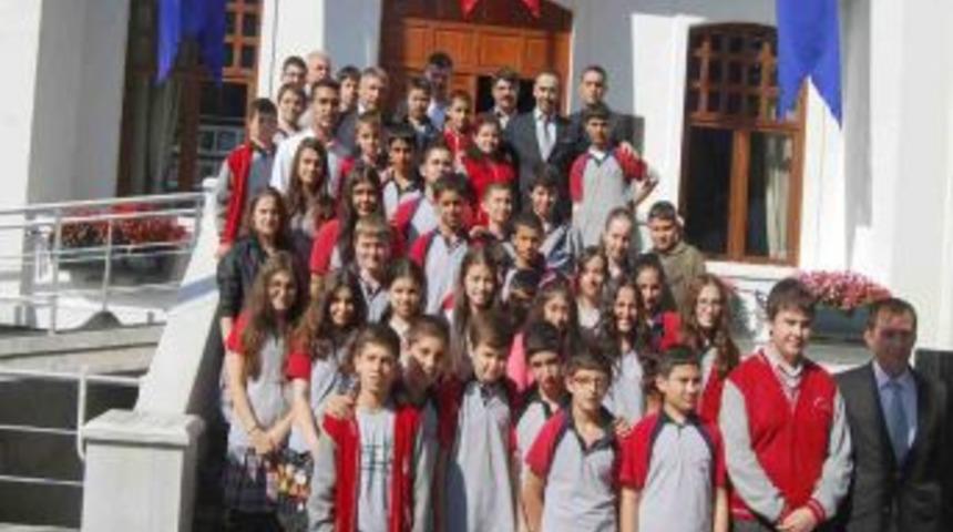 Bursa Polisi, &Ccedil;ocuklardan &Ccedil;evrelerinde Olup Biteni Bildirmelerini Istedi