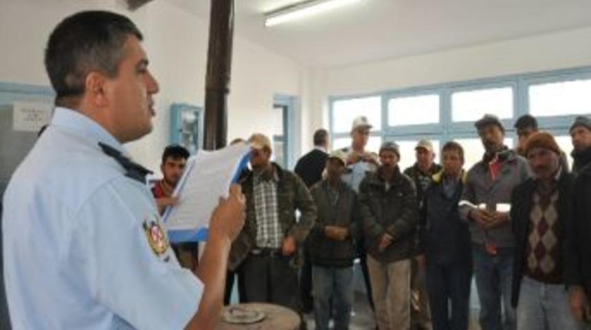 Balışeyh'te Trakt&ouml;r S&uuml;r&uuml;c&uuml;lerine Trafik Eğitimi Verildi