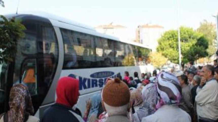 Kırşehir&rsquo;de 110 Hacı Adayı Kutsal Topraklara G&ouml;zyaşları Arasında Uğurlandı