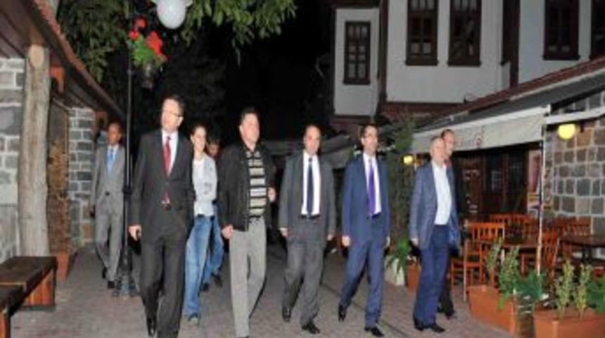 Rus Heyet, Hamam&ouml;n&uuml;'n&uuml; Gezdi