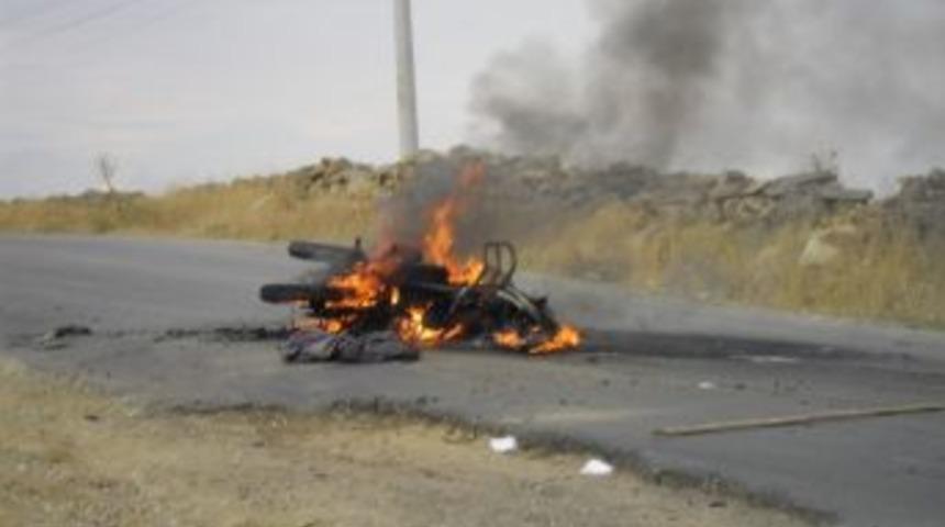 Seyir Halindeki Motosiklet Alev Aldı