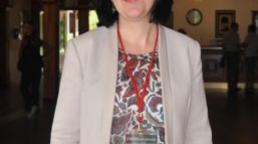 T&uuml;rk&uuml; Konferansında 'adana K&ouml;pr&uuml;başı' Kavgası