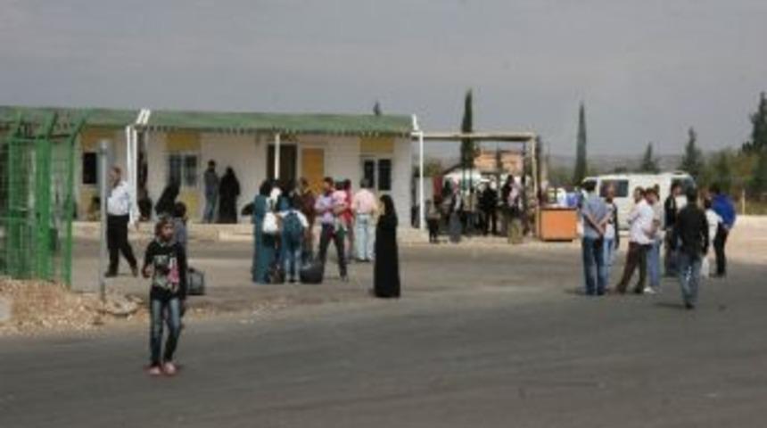 T&uuml;rkiye'de Bulunan Suriyeli Sığınmacı Sayısı 98 Bin 865'e Y&uuml;kseldi