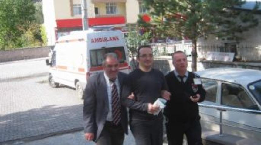 Virajı Alamayan Otomobil Bah&ccedil;eye U&ccedil;tu